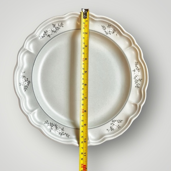 Pfaltzgraff Dinner Plate 10.5” White Flowers Stoneware Collectible Pre Owned - Picture 6 of 14